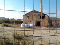 /album/la-bobila-de-viladecans/puerta-con-sacos-de-amianto-jpg/